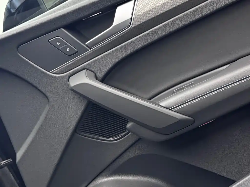 Audi Q5L 2022 — фото 18