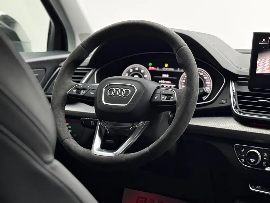 Audi Q5L 2022 — фото 10