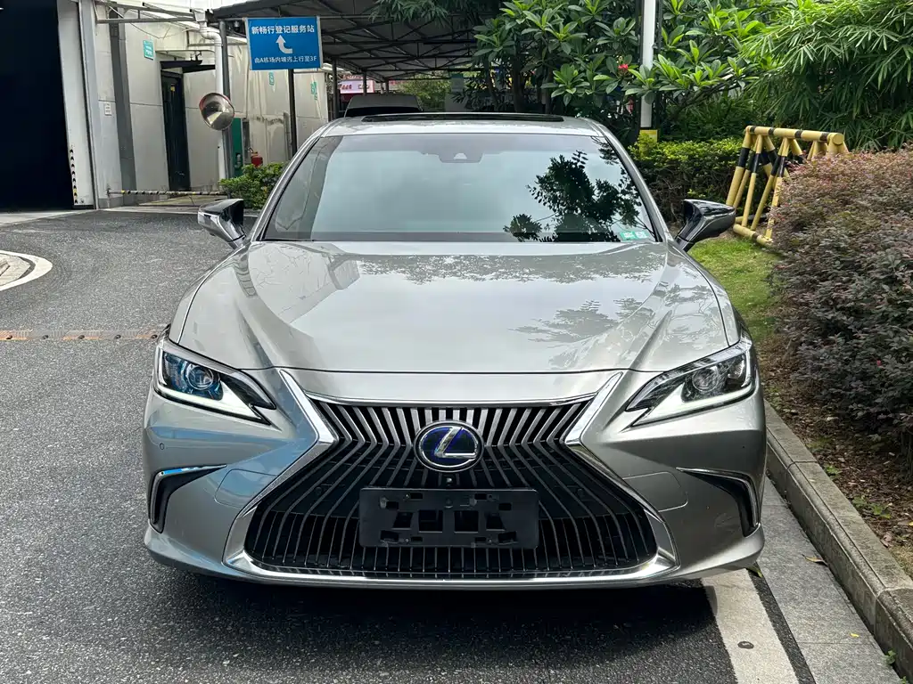 Lexus ES 2019 — фото 2