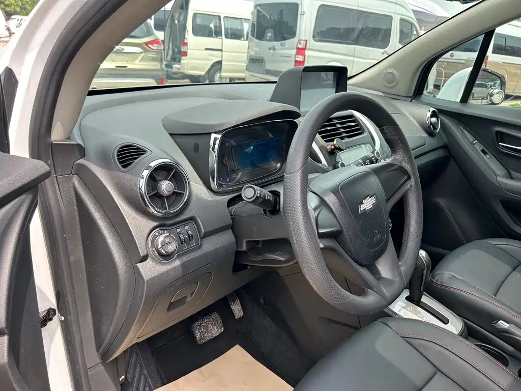 Chevrolet Trax 2016 — фото 12