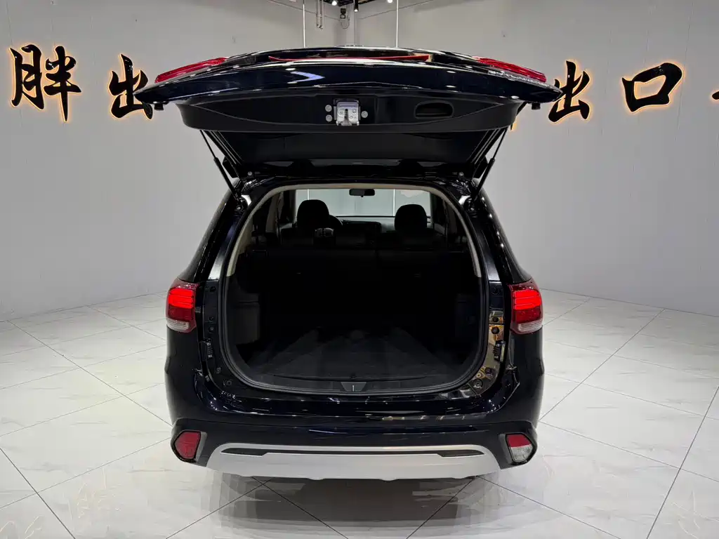 Mitsubishi Outlander 2022 — фото 15