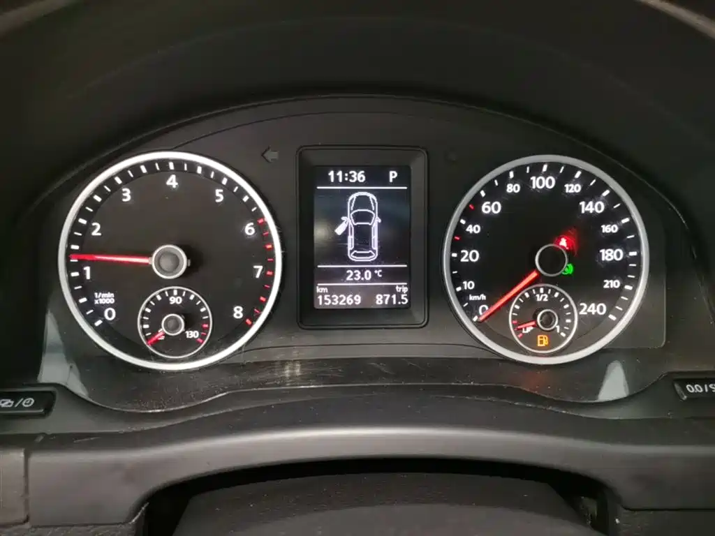 Volkswagen Tiguan 2015 — фото 12