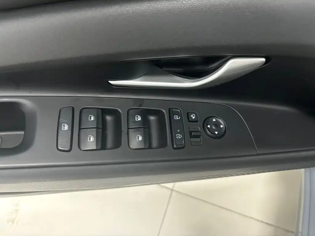 Hyundai Elantra 2022 — фото 18