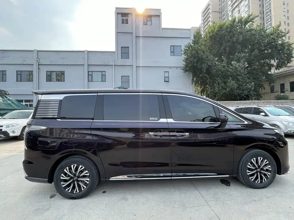 Hongqi HQ9 PHEV 2025