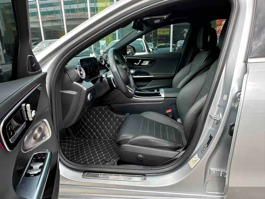Mercedes-Benz C-Class 2023 — фото 3