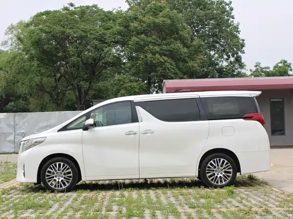Toyota Alphard 2016