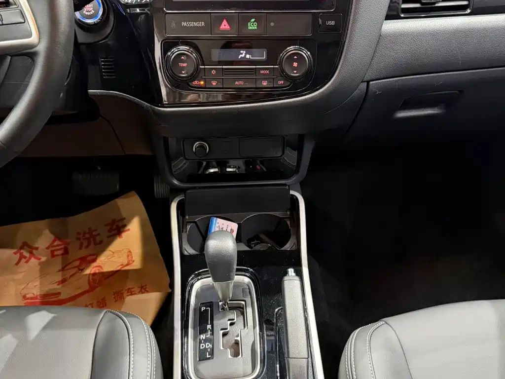 Mitsubishi Outlander 2022 — фото 12
