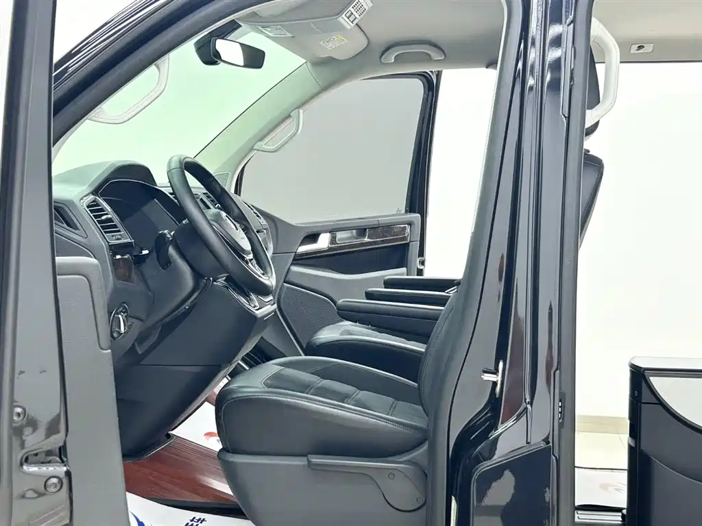 Volkswagen Multivan 2018 — фото 5