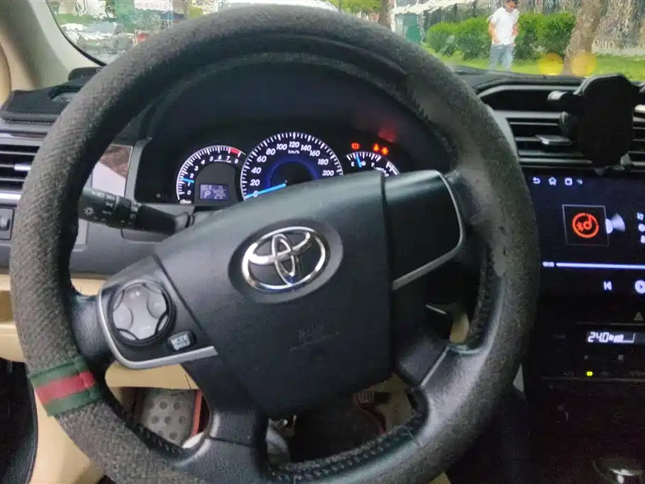 Toyota Camry 2017 — фото 15