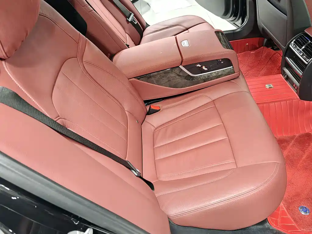 BMW 5 Series 2020 — фото 10