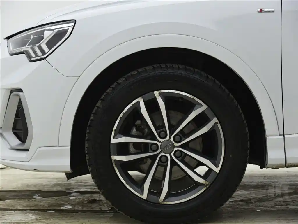 Audi Q3 2020 — фото 15