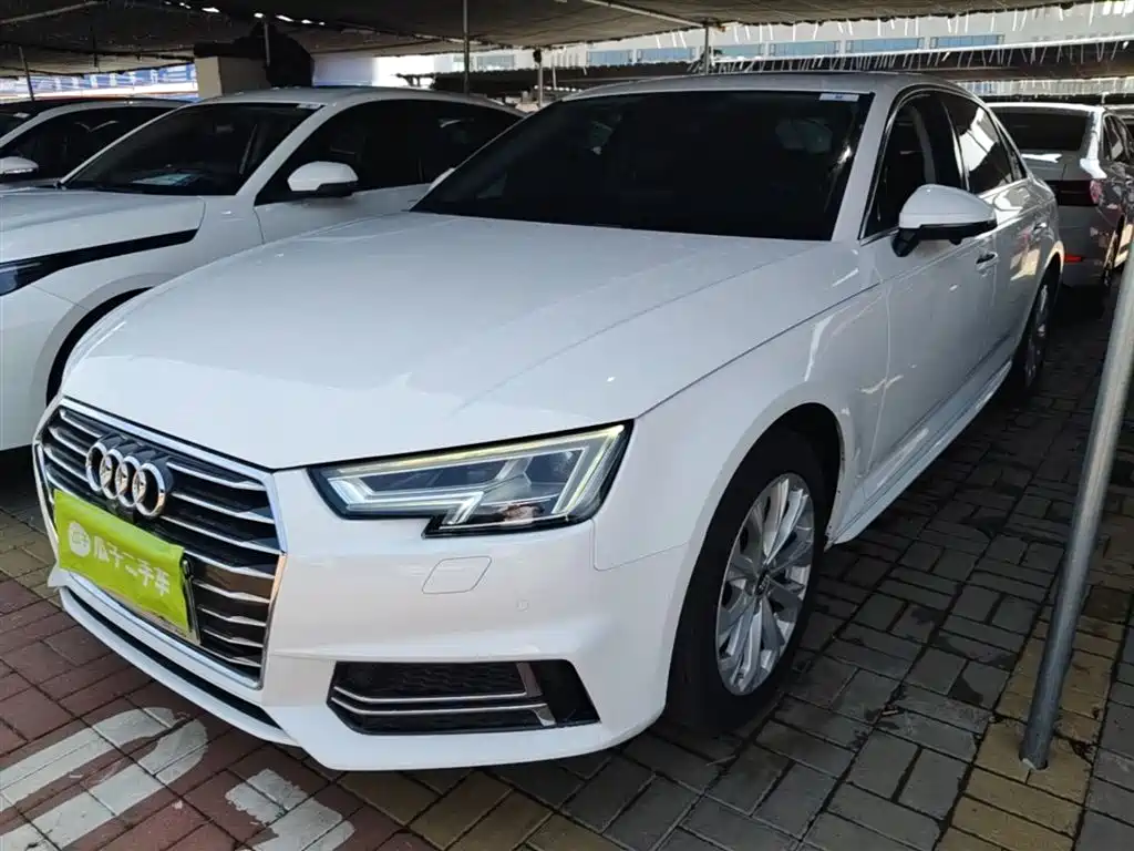 Audi A4L 2018 — фото 1