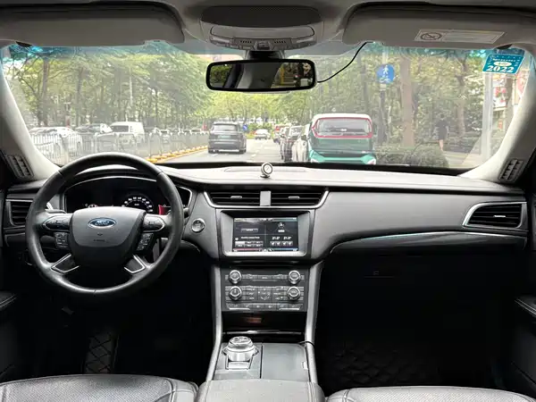 Ford Taurus 2015