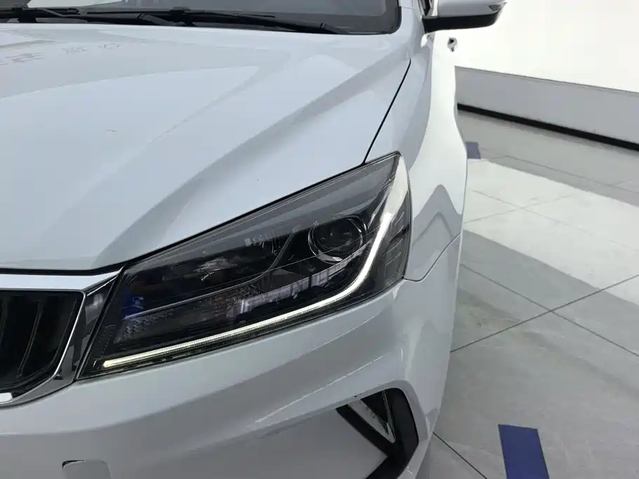 Geely Emgrand 2022