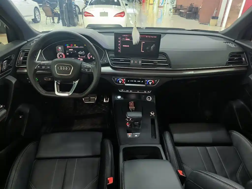 Audi Q5L 2025 — фото 10