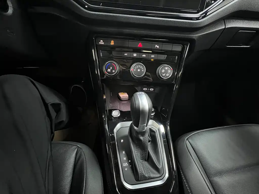 Volkswagen T-Roc 2023 — фото 25