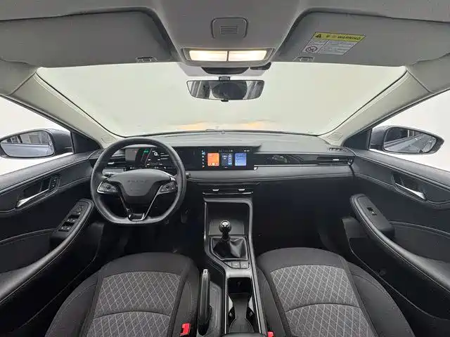 Roewe i5 2025