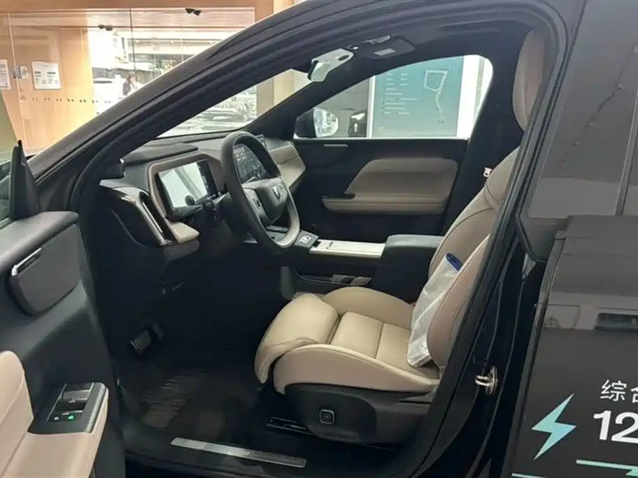 Volvo XC70 PHEV 2025