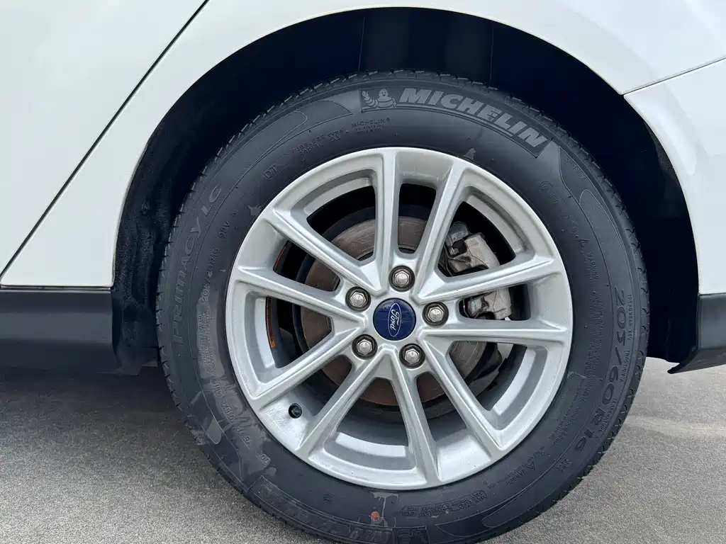 Ford Focus 2019 — фото 14