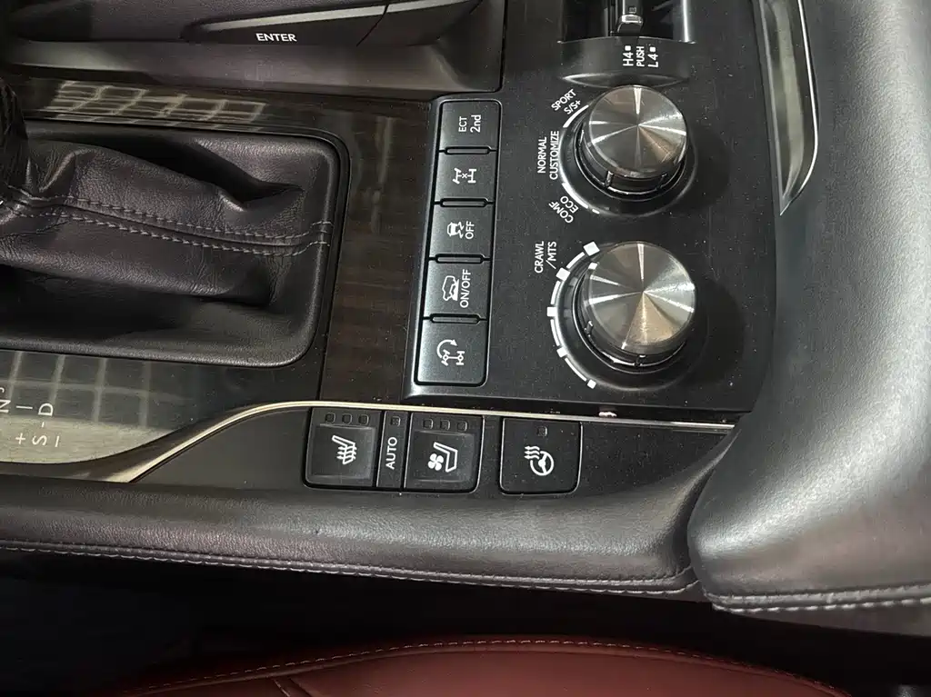 Lexus LX 2016 — фото 12