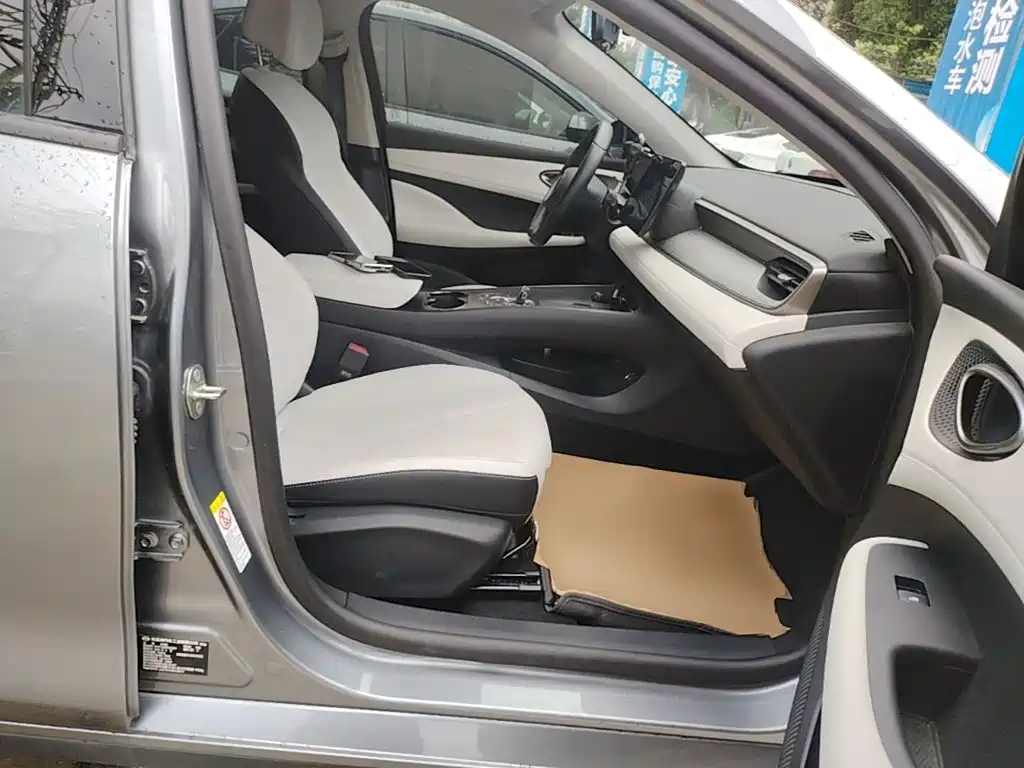 BYD Seal 05 DM-i 2025 — фото 25