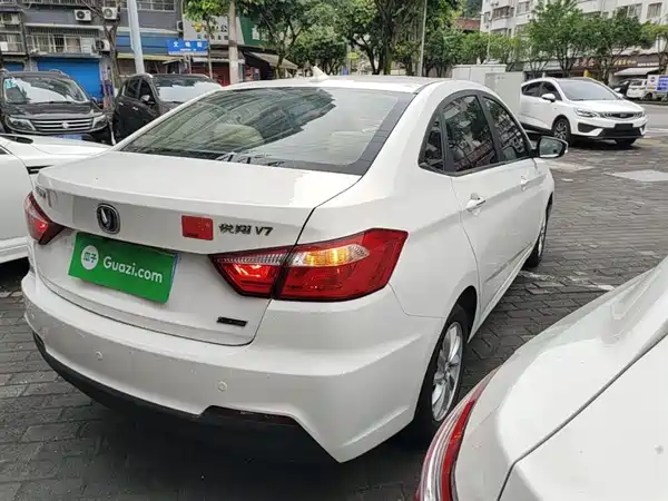 Changan Yuexiang V7 2015