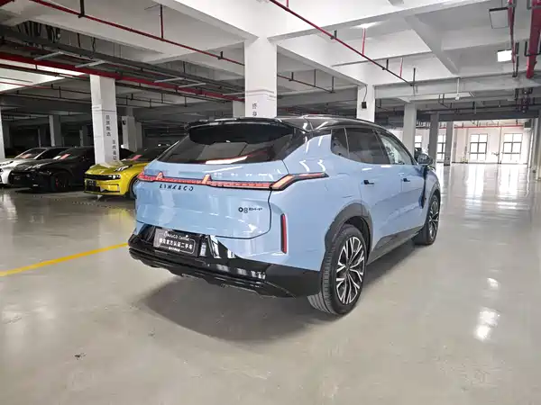 Lynk & Co 08 EM-P 2025