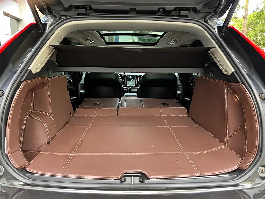 Volvo XC60 2019 — фото 11