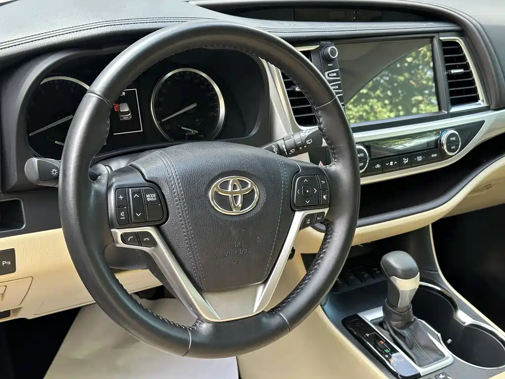 Toyota Highlander 2018 — фото 10