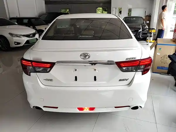 Toyota Reiz 2016