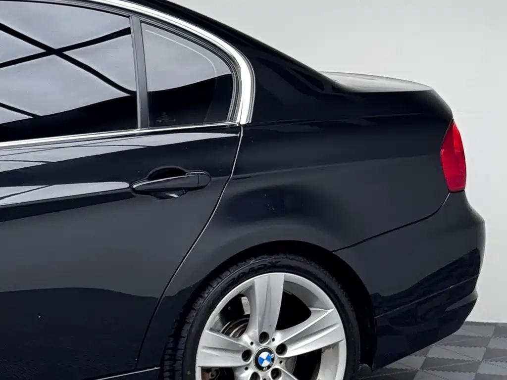 BMW 3 Series 2010 — фото 4