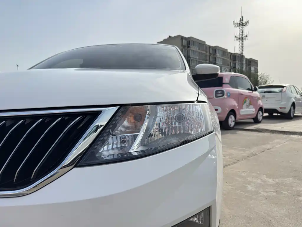 Skoda Rapid 2019 — фото 10