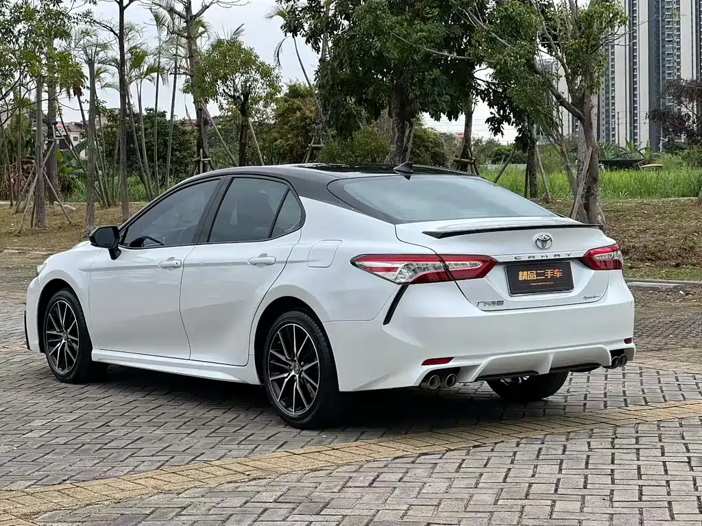 Toyota Camry 2023 — фото 5