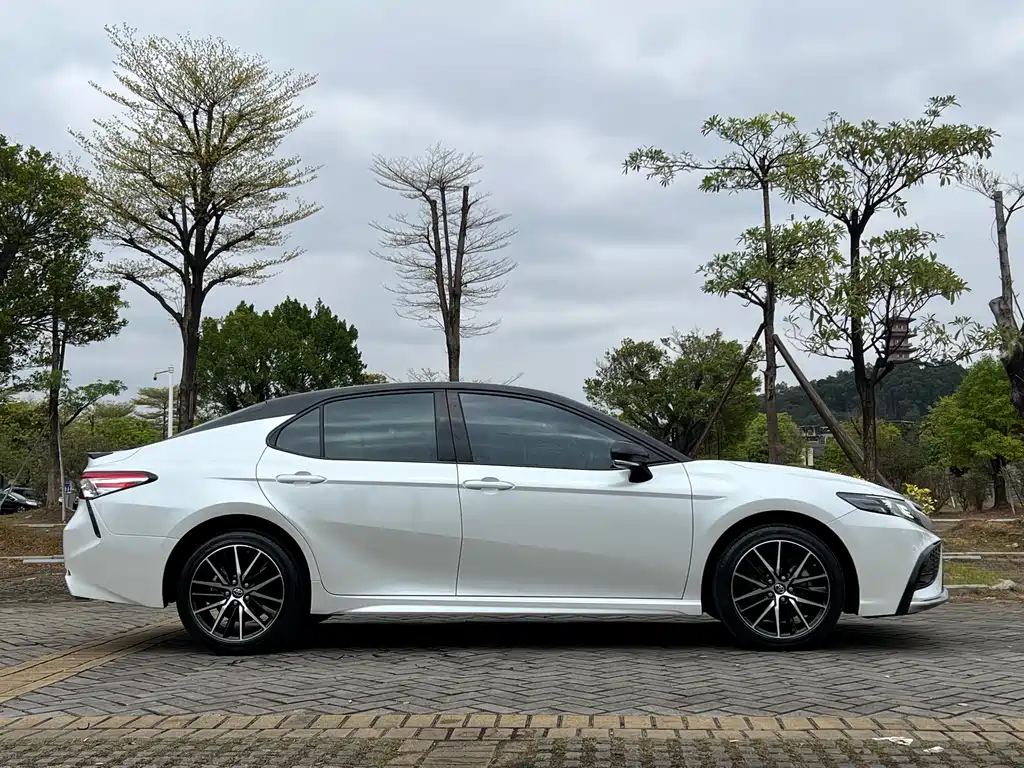 Toyota Camry 2023 — фото 10