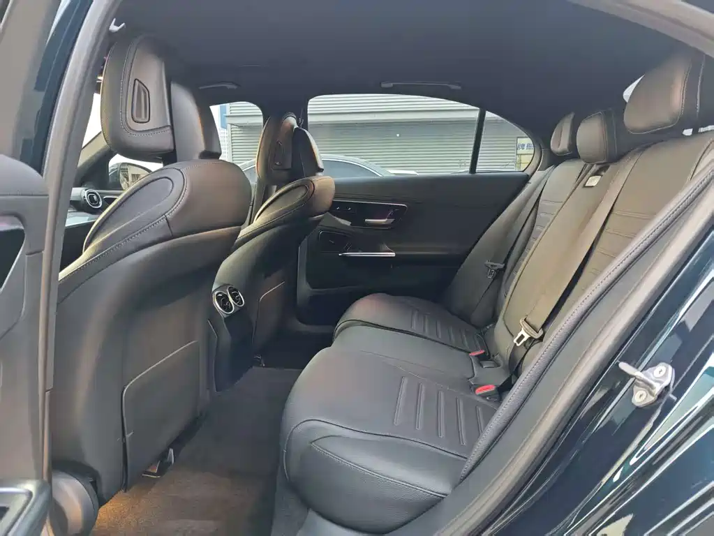 Mercedes-Benz C-Class 2023 — фото 8
