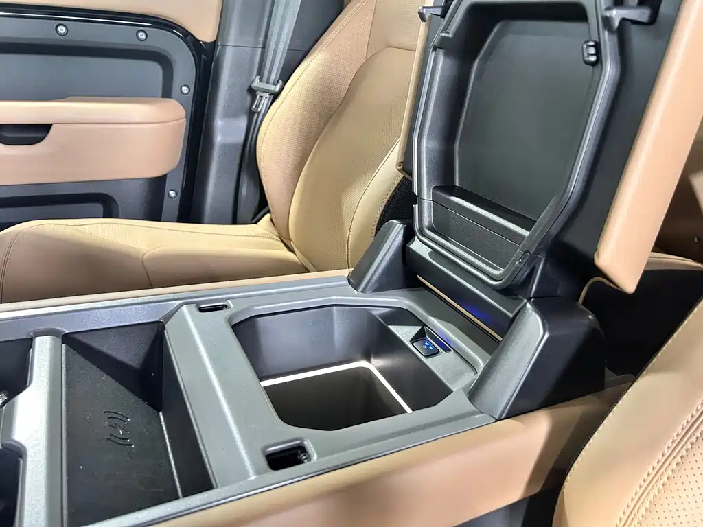 Land Rover Defender 2025 — фото 10