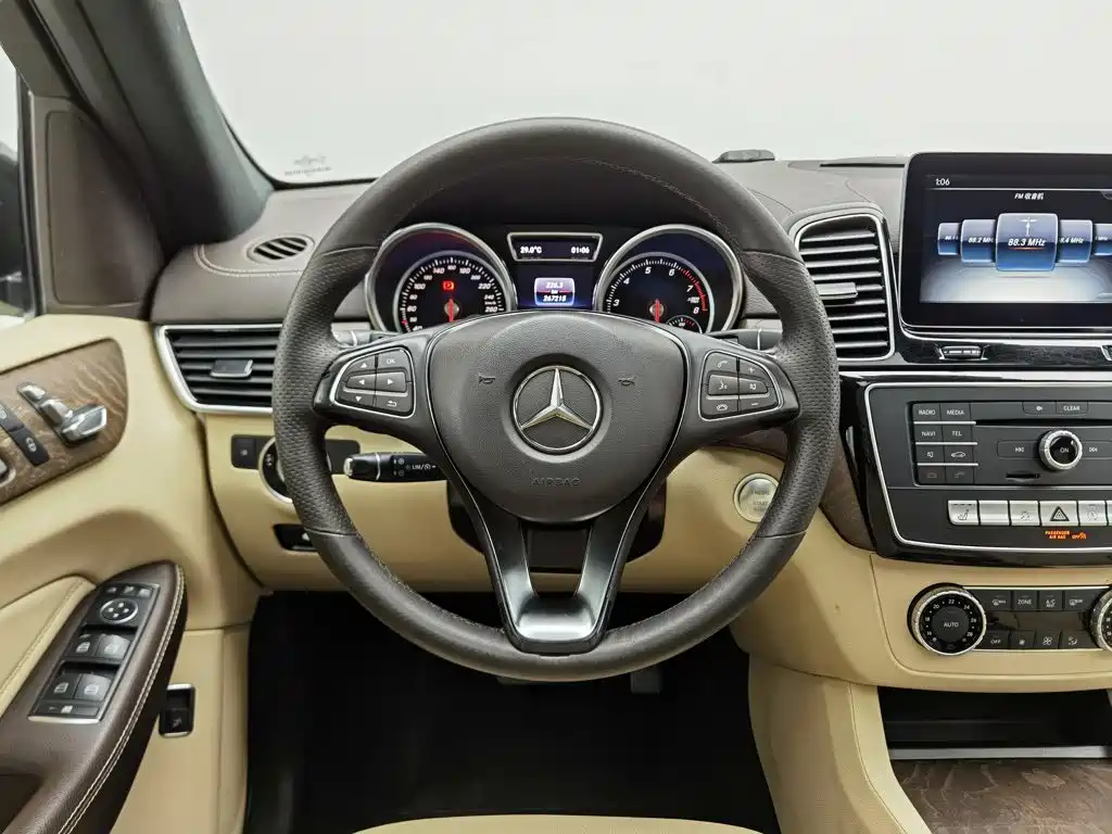 Mercedes-Benz GLE 2017 — фото 11
