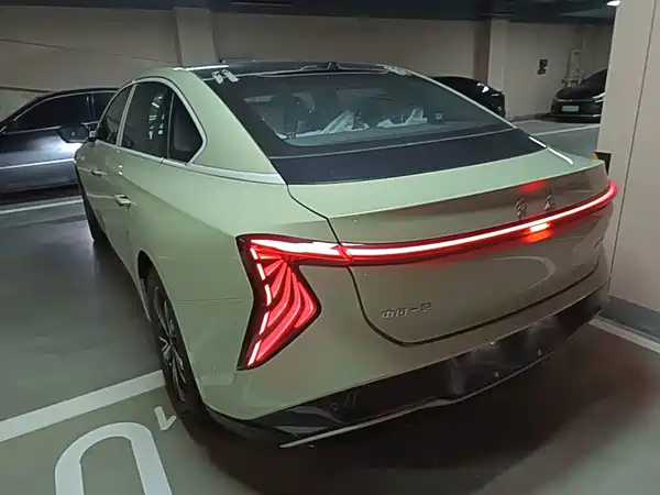 Hongqi EH7 2026