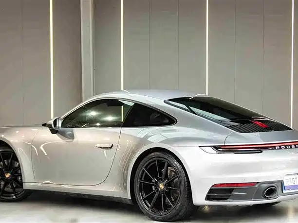 Porsche 911 2022 — фото 8