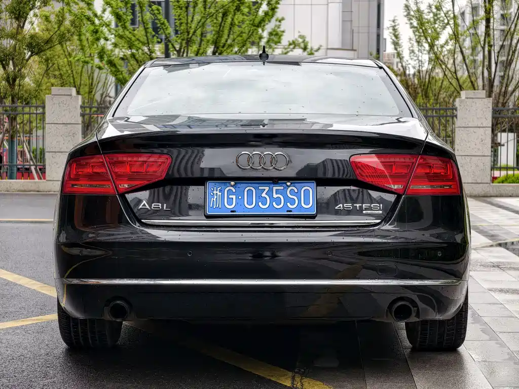 Audi A8 2012 — фото 10