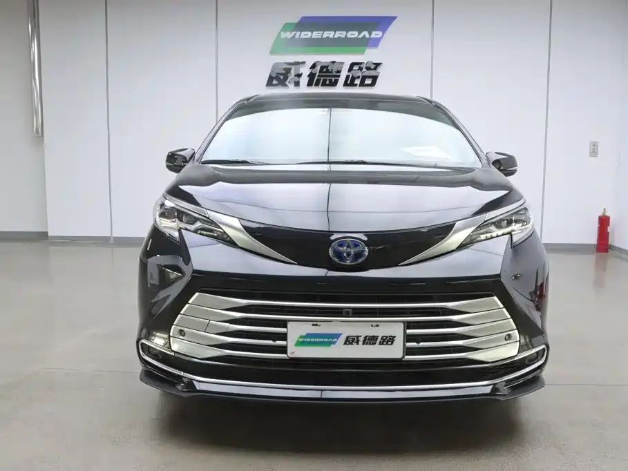 Toyota Sienna 2022 — фото 2