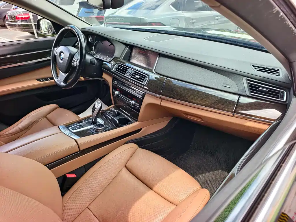 BMW 7 Series 2013 — фото 21