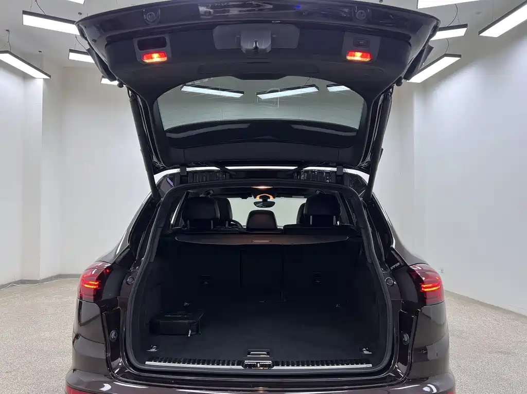 Porsche Cayenne 2016 — фото 33