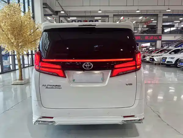 Toyota Alphard 2015