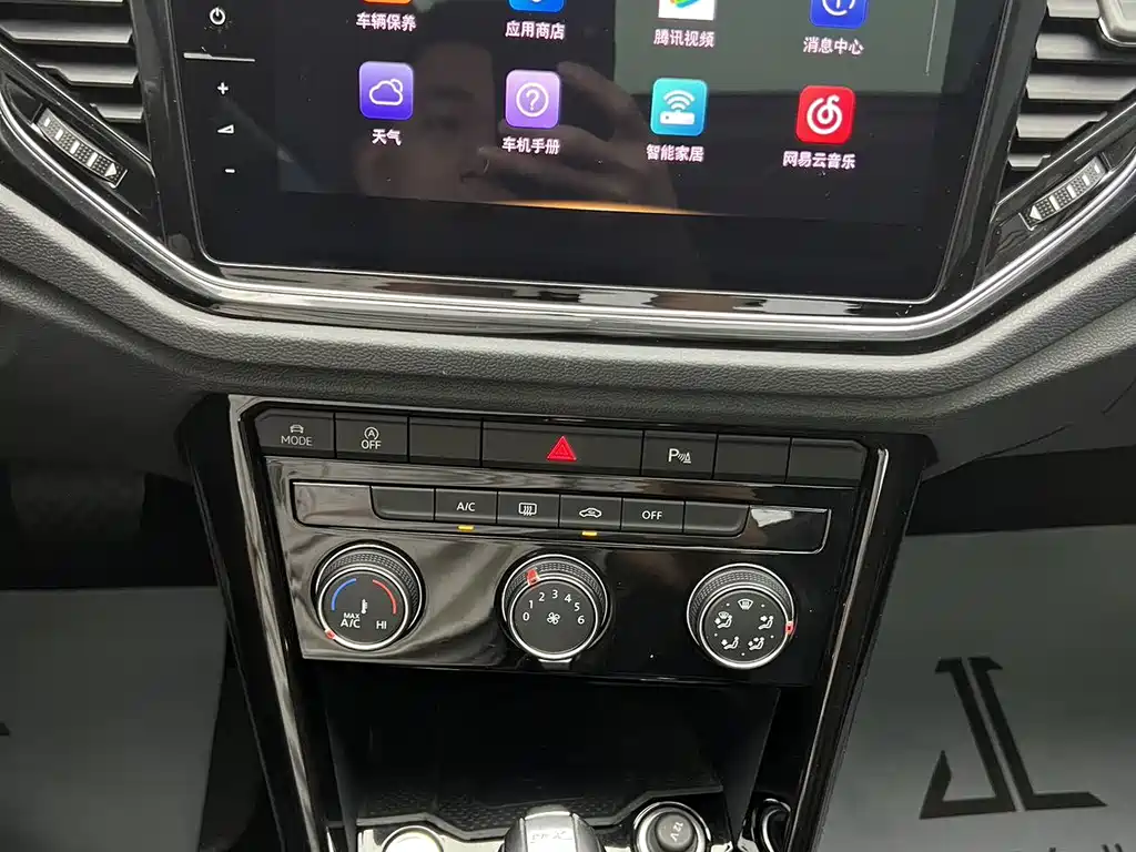 Volkswagen T-Roc 2023 — фото 13