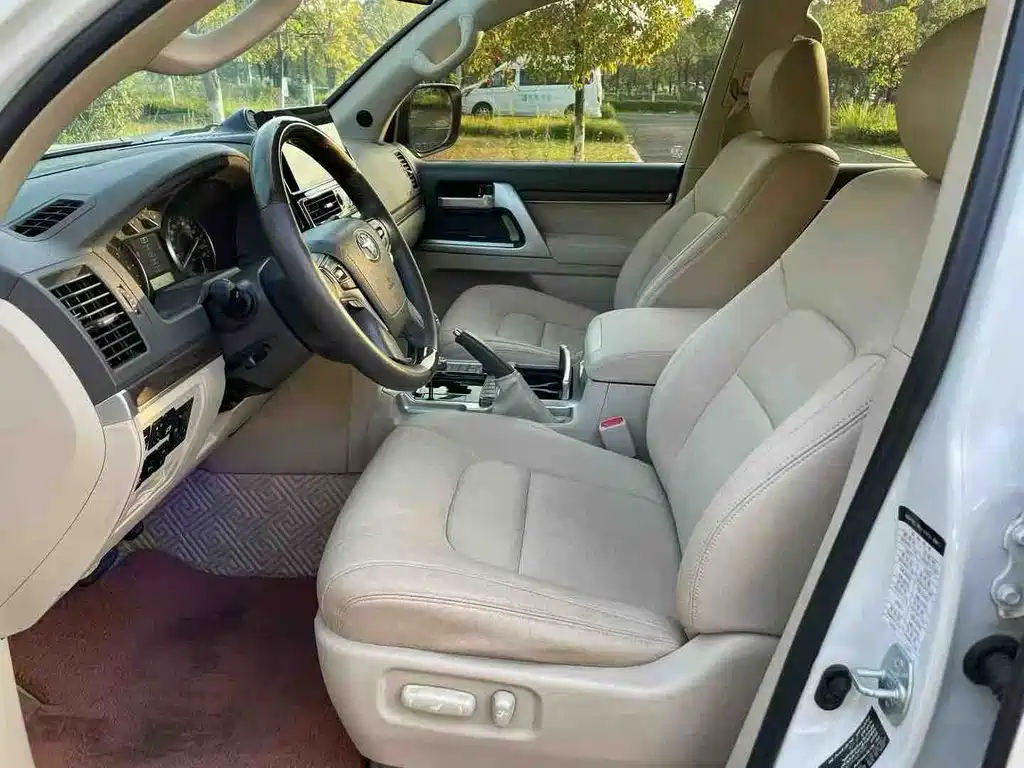 Toyota Land Cruiser 2020 — фото 3