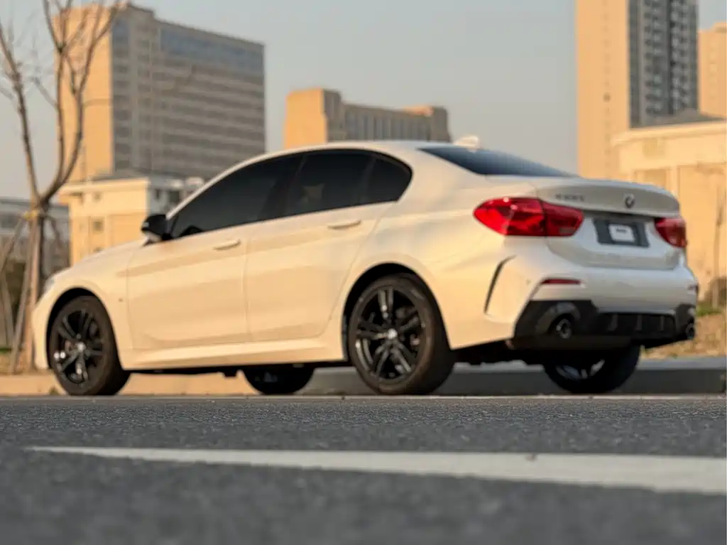 BMW 1 Series 2022 — фото 15