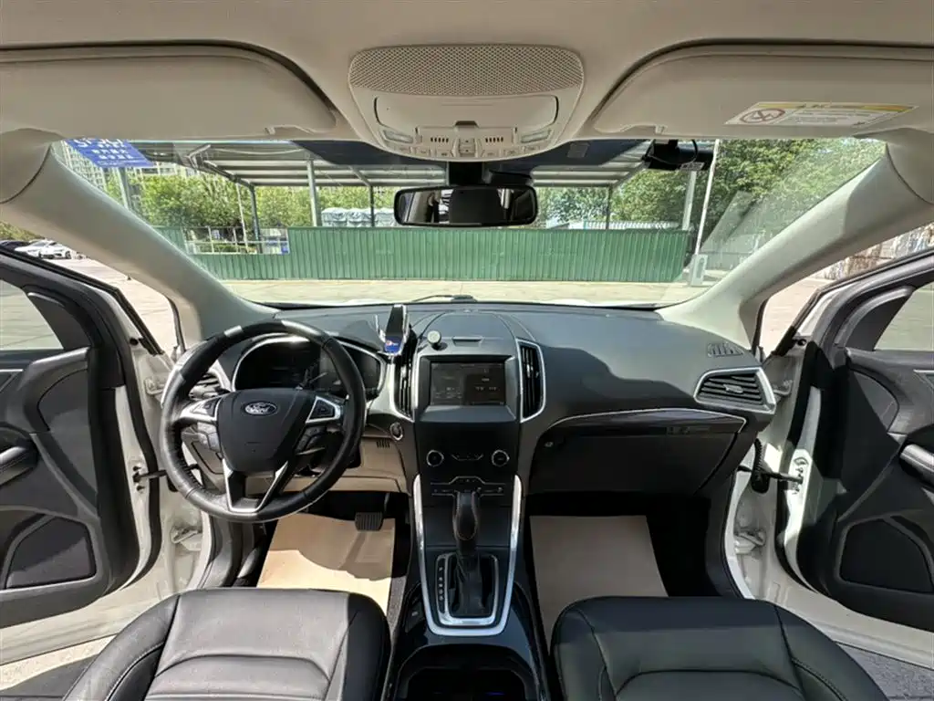 Ford Edge 2015 — фото 18