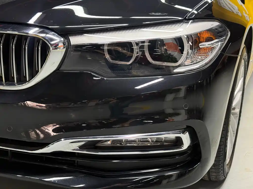 BMW 5 Series 2019 — фото 26