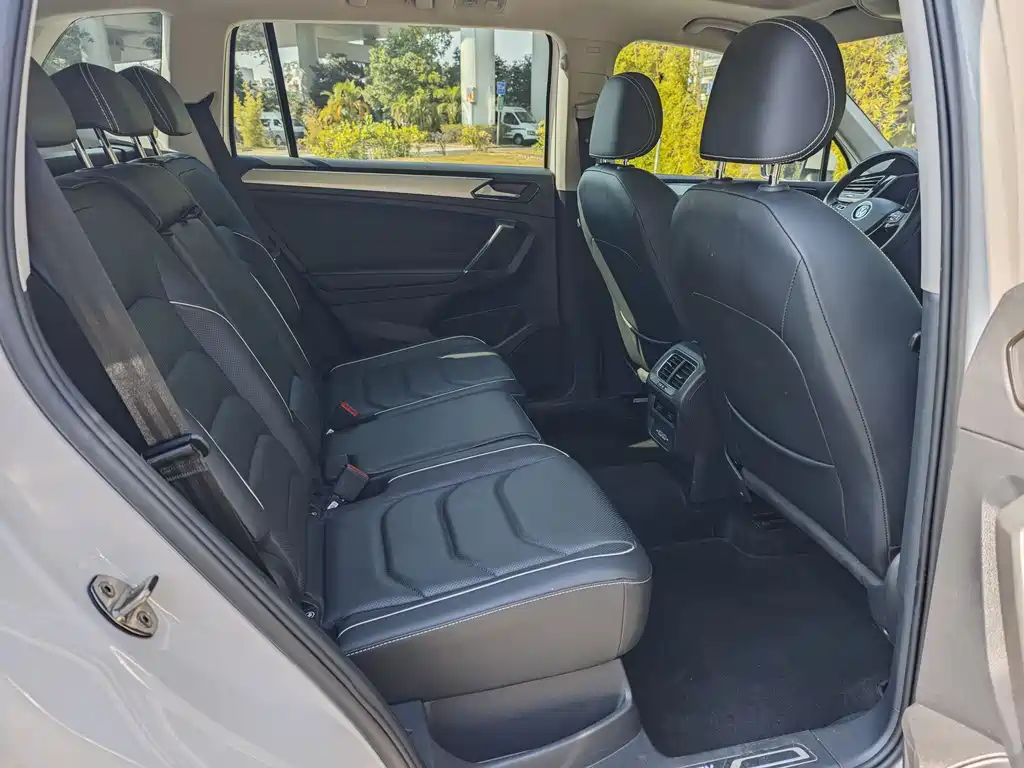 Volkswagen Tiguan L Plug-In Hybrid 2020 — фото 13